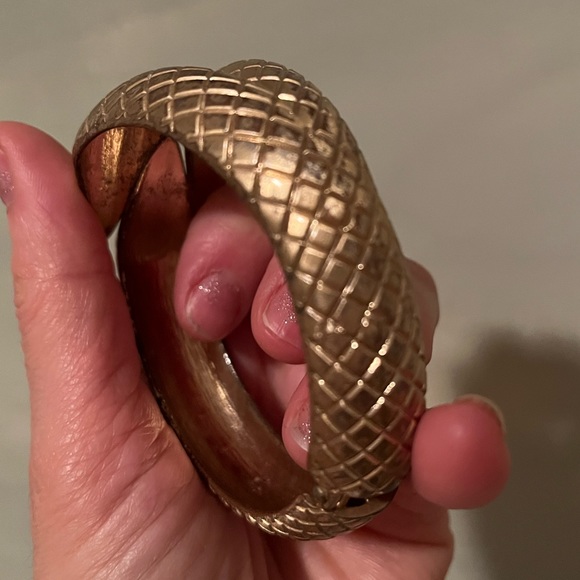 Gold Claw bangle - Picture 5 of 11